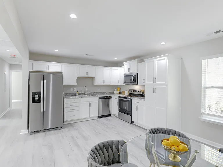 122 Thompson St — Photo 19