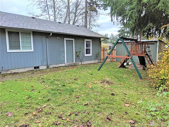 4th image of 3307 Eagle Dr NE