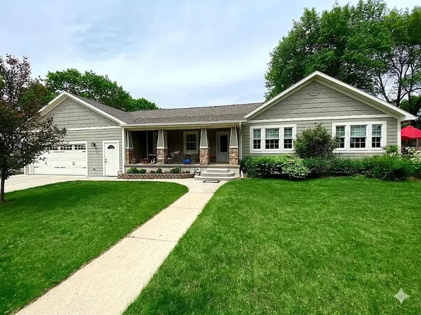1707 Terrace Dr S, Brookings, SD 57006
