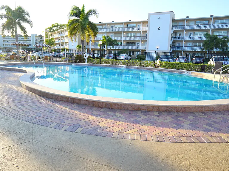 401 Southampton Dr #A-401 — Photo 30