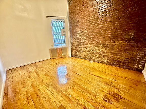 5th image of 260 W 135th St APT B