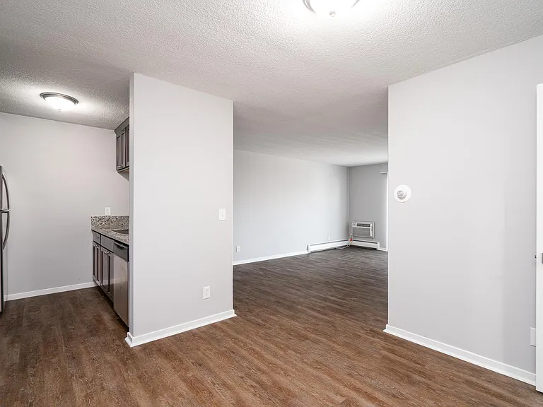 Merriam Park Apartments — Photo 22