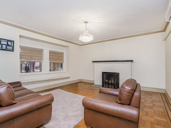 1917 Glenwood Road image 11 of 36