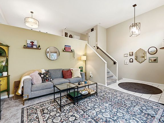 3rd image of 1112 E Eagle Ridge Cir