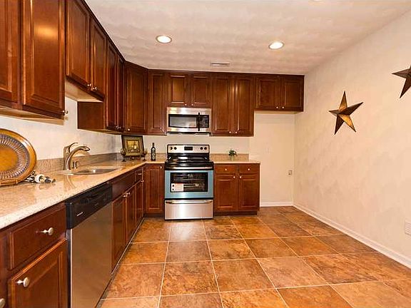 5th image of 2908 Woodrow St