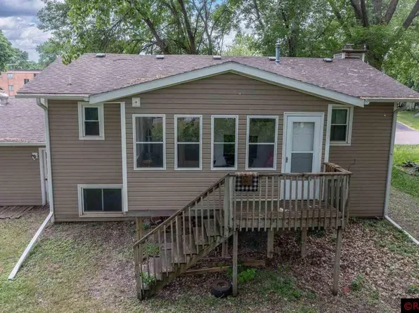 305 18th Ave NE, Waseca, MN 56093