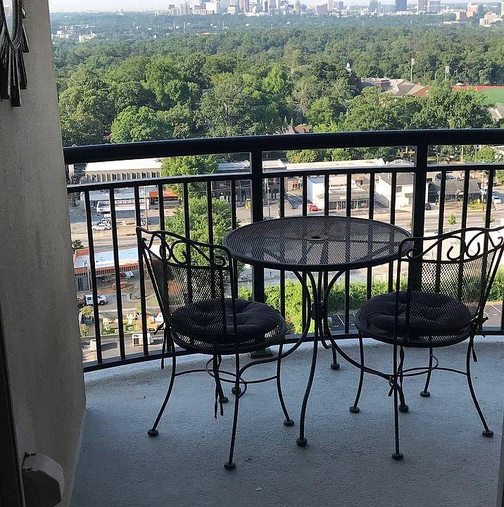 325 E Paces Ferry Rd NE #1806