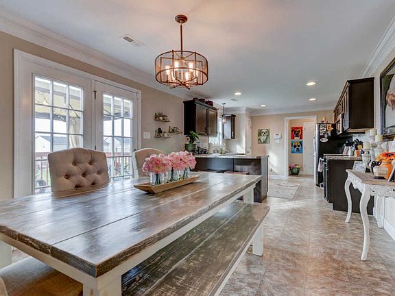 5th image of 1810 Pear Wood Dr