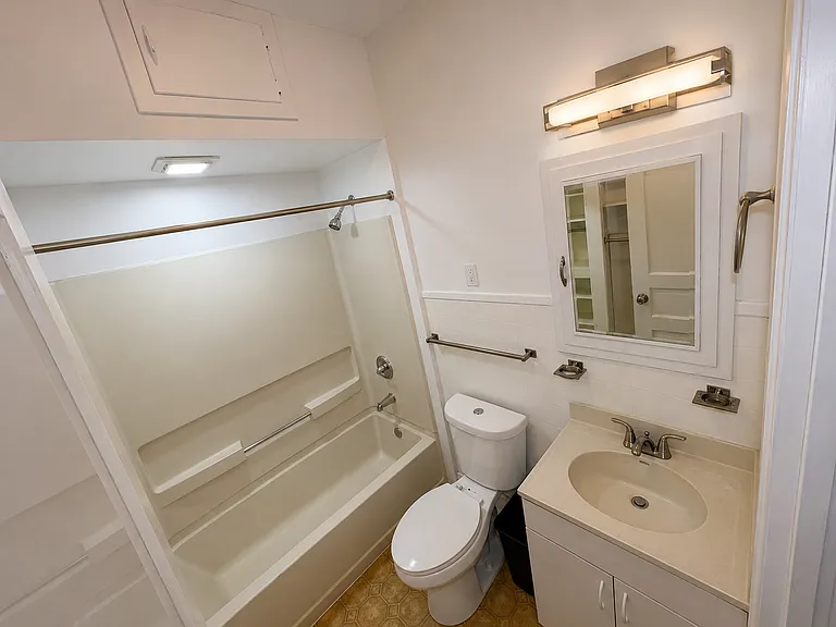 2042 Hanover Ave #2 — Photo 6