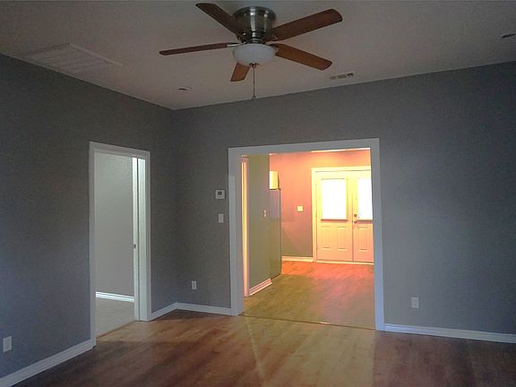 5th image of 127 E Hull St