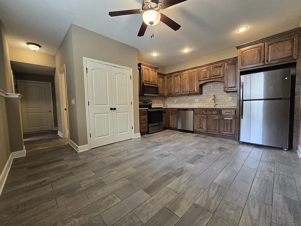 138 Roller Ct