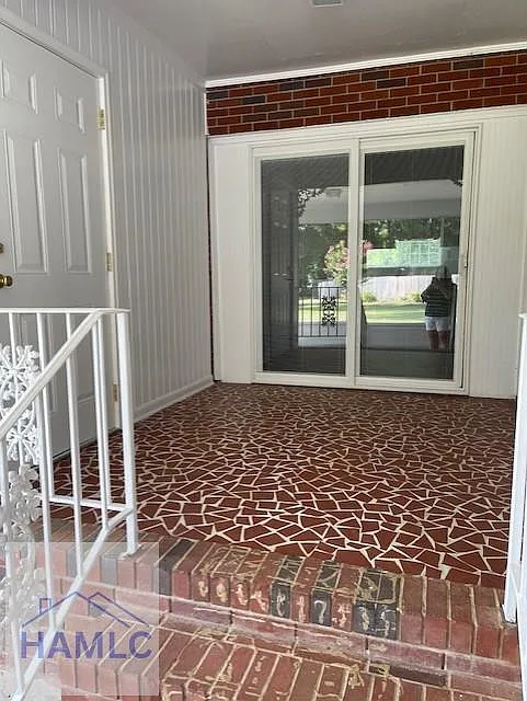 3 bed, 3.0 bath, 2289 sqft, $1,500 — Photo 2