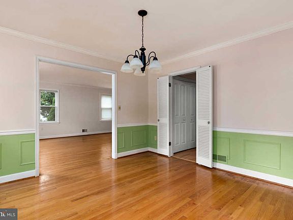 5th image of 455 Old Orchard Cir