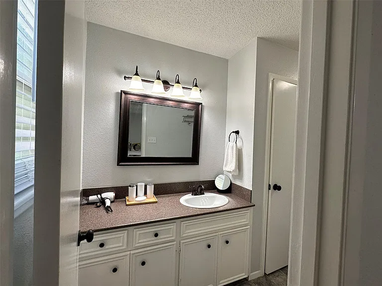 13821 Hollowgreen Dr — Photo 12
