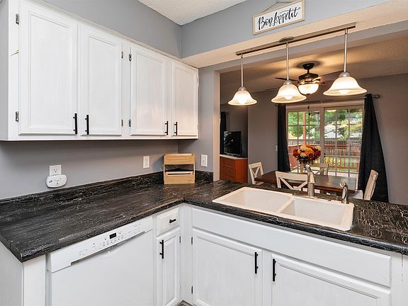 5th image of 7000 Brookview Dr