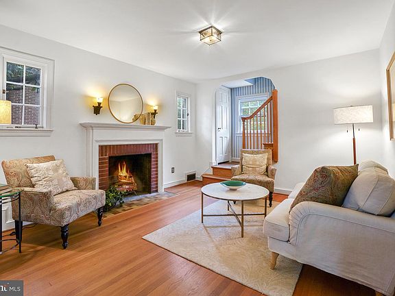 5th image of 4526 44th St NW