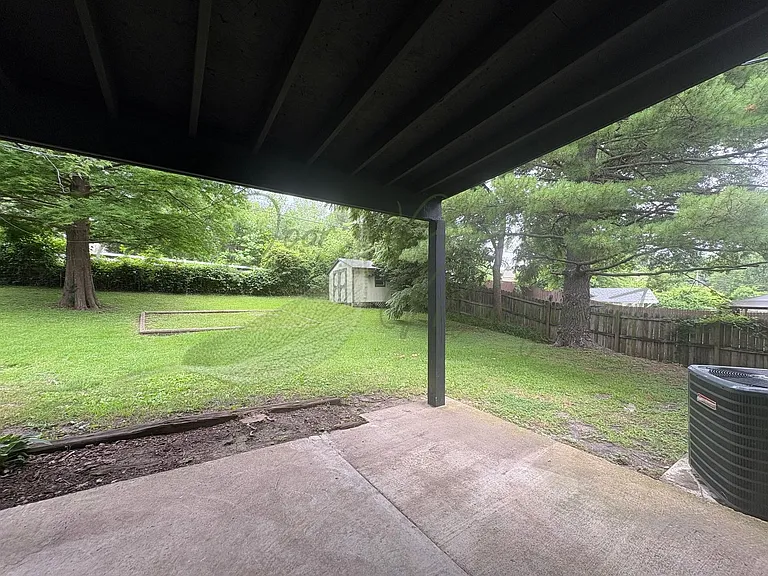 302 N Peck Dr — Photo 23