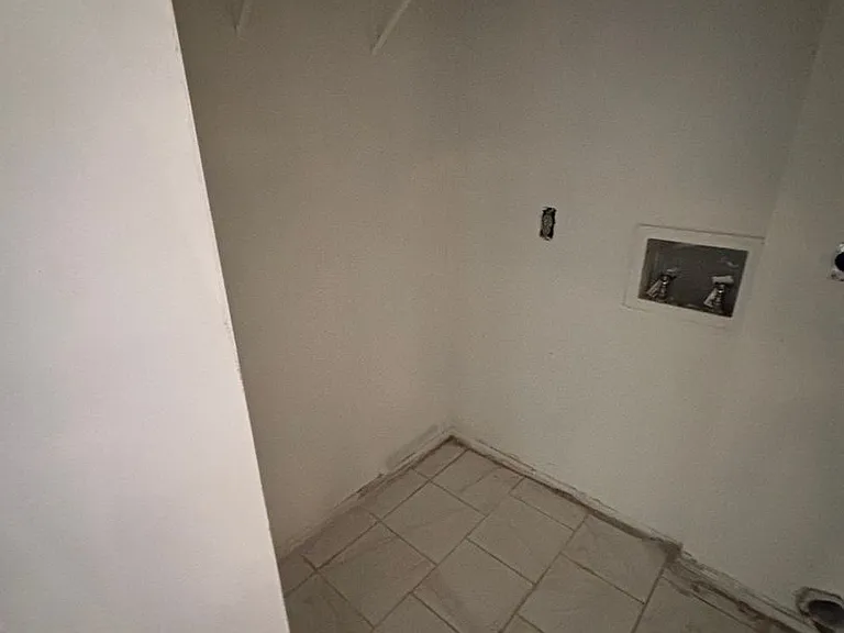 245 E Young Pl — Photo 8