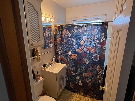 4th image of 1904 E Maxwell Ln