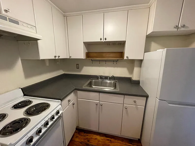 25 S Russell St #1 — Photo 7