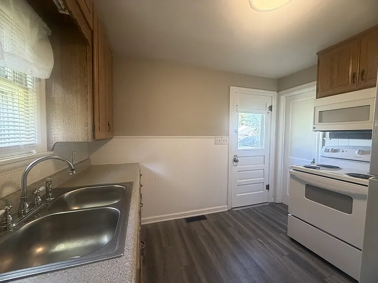 515 W Southside Blvd — Photo 12