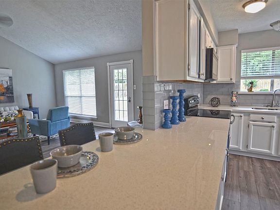 5th image of 2211 Pilgrims Bend Dr
