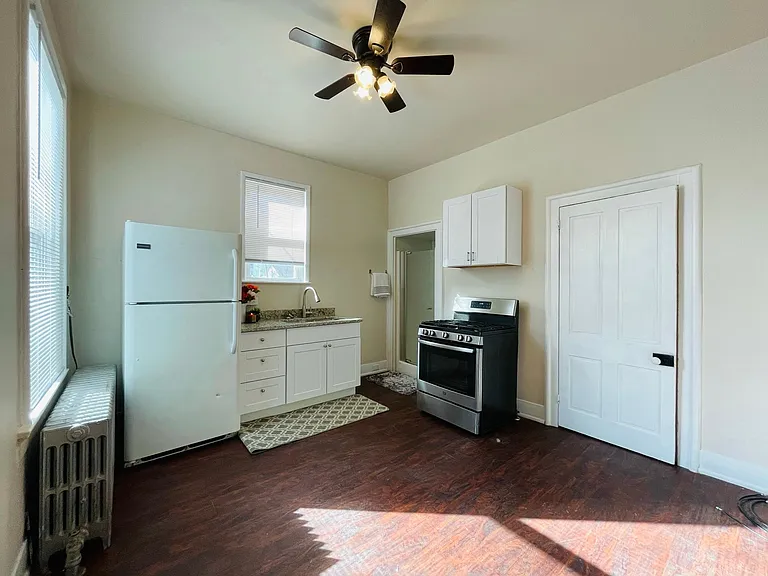 930 Washington Ave #3 — Photo 4