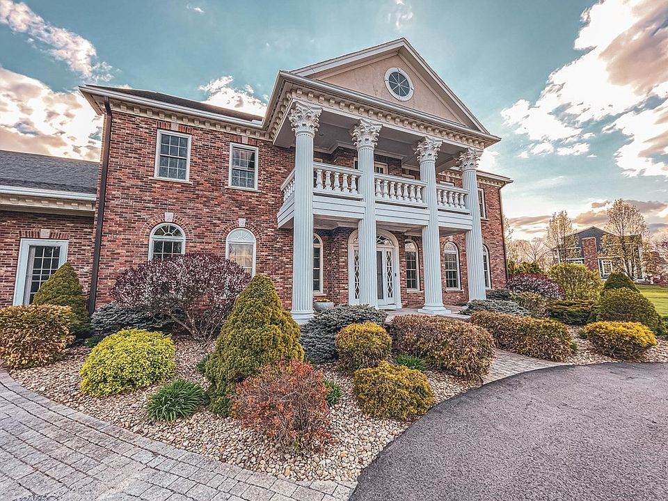 2nd image of 12 Hoveys Pond Dr