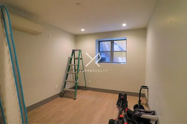 Rented by Yaffa Realty LLC | media 35