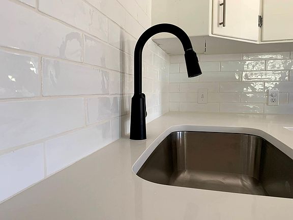 5th image of 603 S Willis St #603