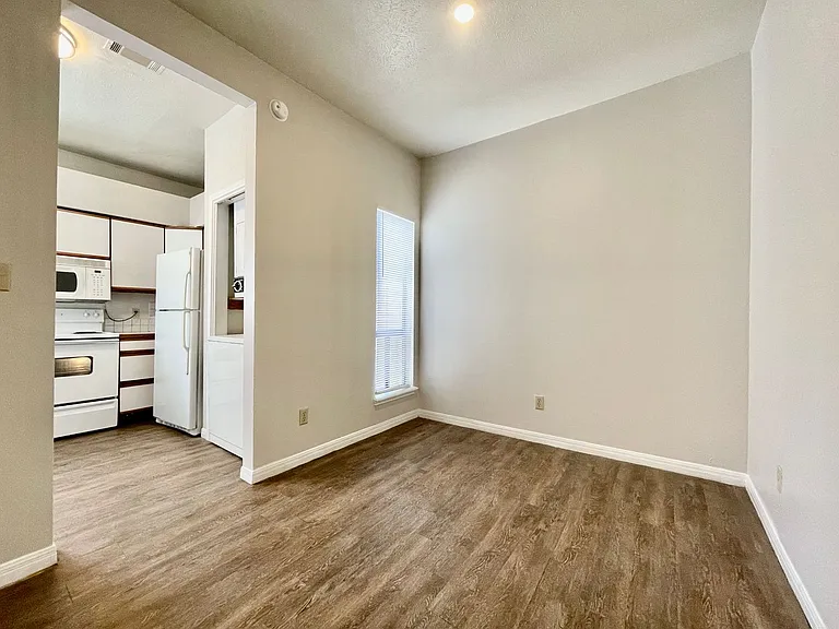 310 Pat Garrison St #B7 — Photo 3