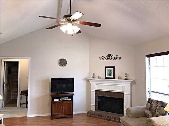 4th image of 8131 Woodstone Dr