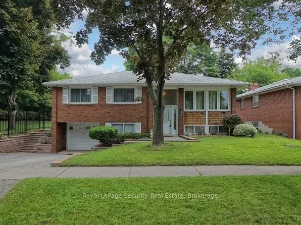 115 Poynter Dr, Toronto, ON M9R 1L7