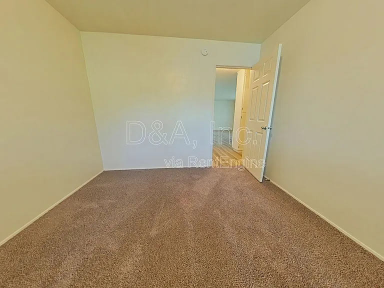 1140 NW Fillmore Ave — Photo 7