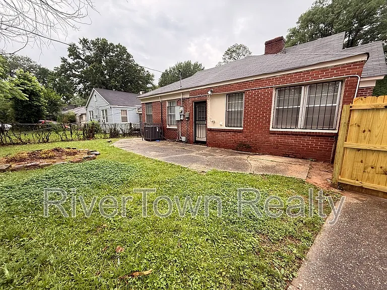 1026 Stonewall St — Photo 17