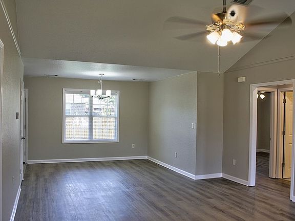 4th image of 5 Cloverly Pl