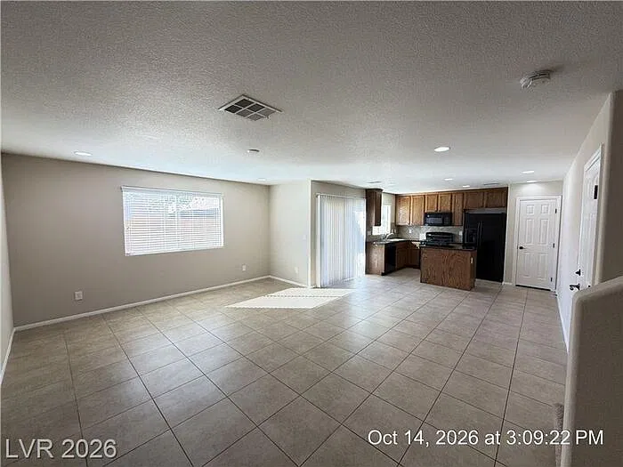 3 bed, 2.5 bath, 1427 sqft, $1,975 — Photo 3