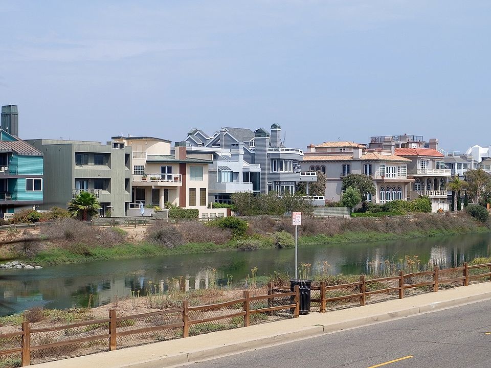 2nd image of 27 Outrigger St APT 3