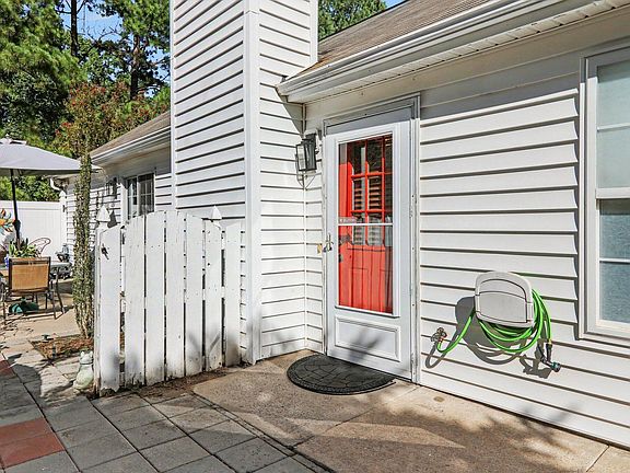 3rd image of 622 Ashford Ln
