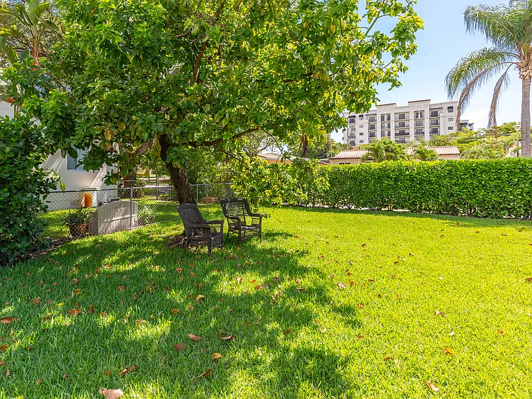 1810 SW 32nd Ct — Photo 32