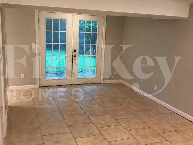 4800 N Wallace Ave — Photo 9