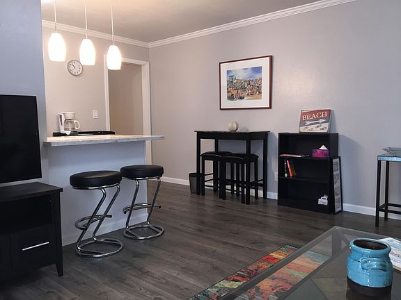 3rd image of 211 Stockton Ave APT 1