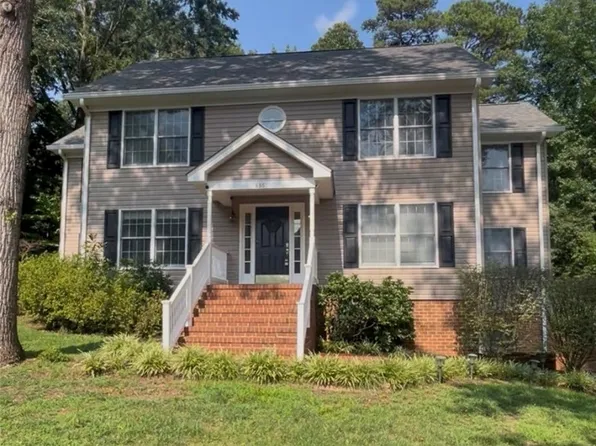 836 Forest Hill Dr, South Hill, VA 23970