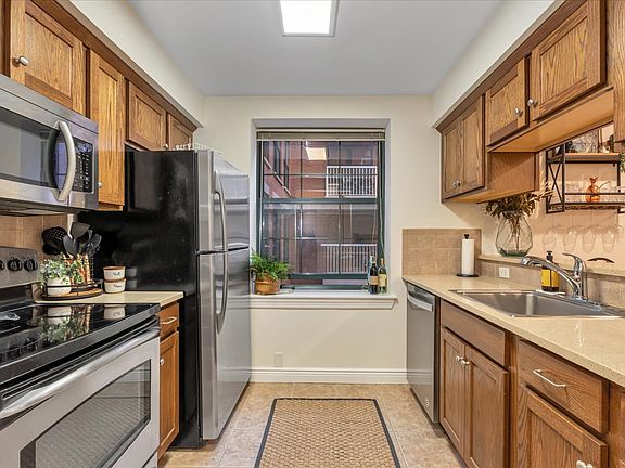 5th image of 7 Prospect St Unit 405
