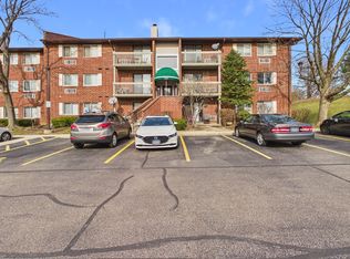 820 N Lakeside Dr APT 2C, Vernon Hills, IL
