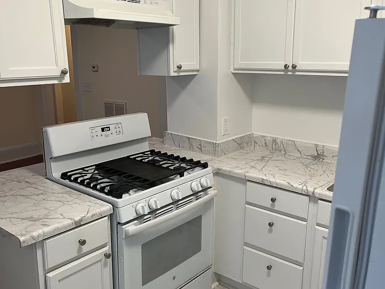 635 N Highland Ave NE #11 — Photo 3
