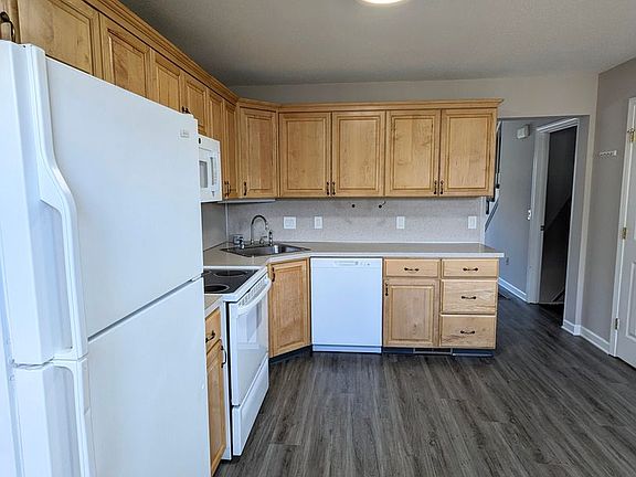 3rd image of 1548-1558 Highland Ave #14