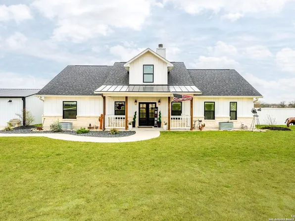 136 Santa Gertrudis Dr, Sutherland Springs, TX 78161