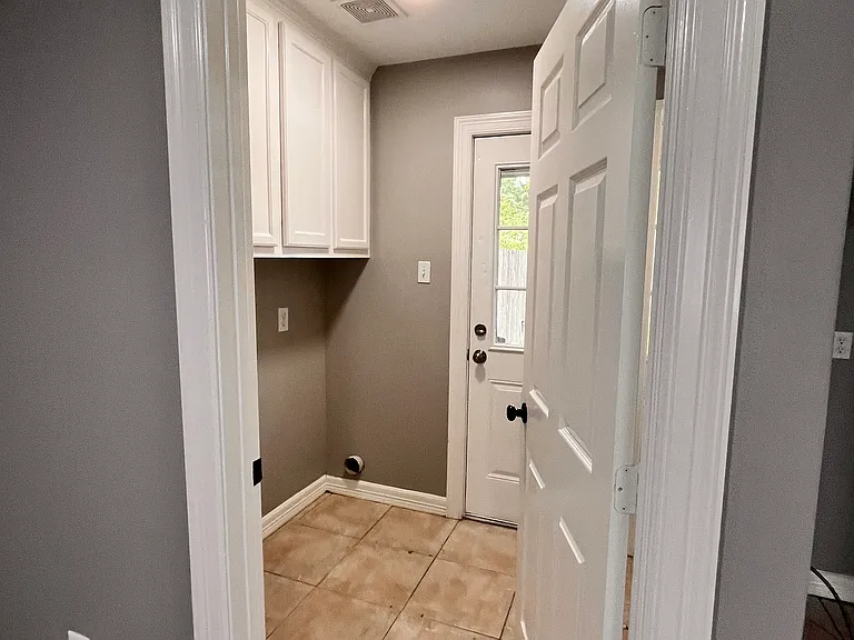 404 Charles St #A — Photo 15