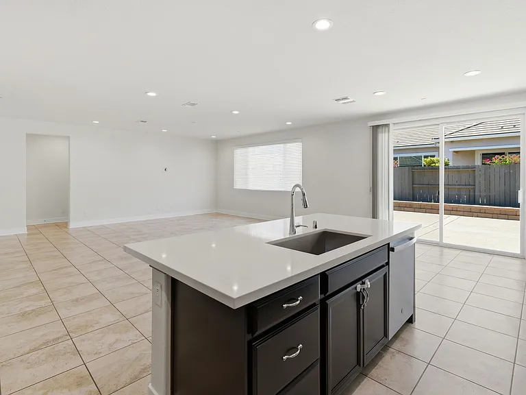 761 Hydrangea Dr — Photo 5